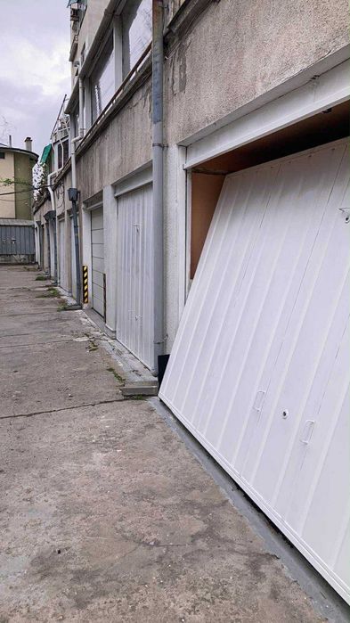 Гаражна врата тип летящо крило