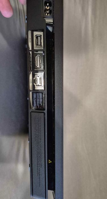 Ps4 slim 1tb, abia l am cumpărat de 2 luni