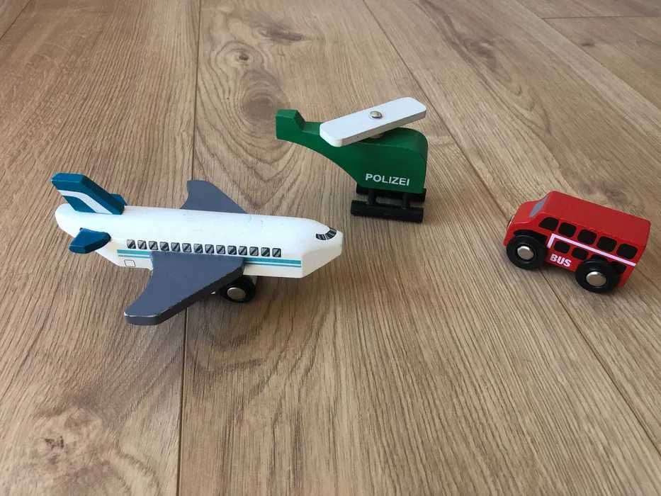 avion, elicopter, autobuz din lemn
