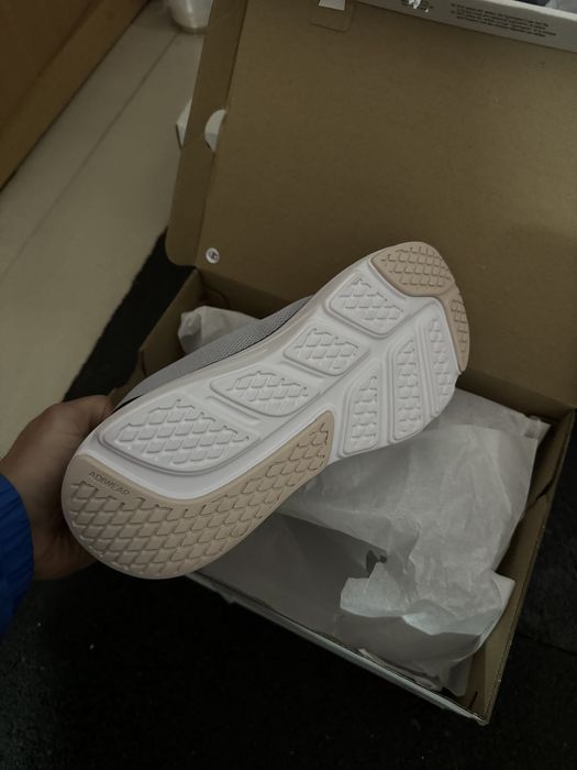 adidași Adidas sportswear go 42