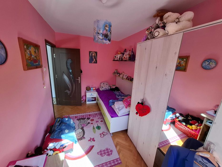 Vand apartament  an zona 13 Decembrie