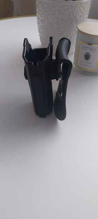 Toc pentru pistol Glock 17/22/28/31/34 cu retentie pentru mana dreapta