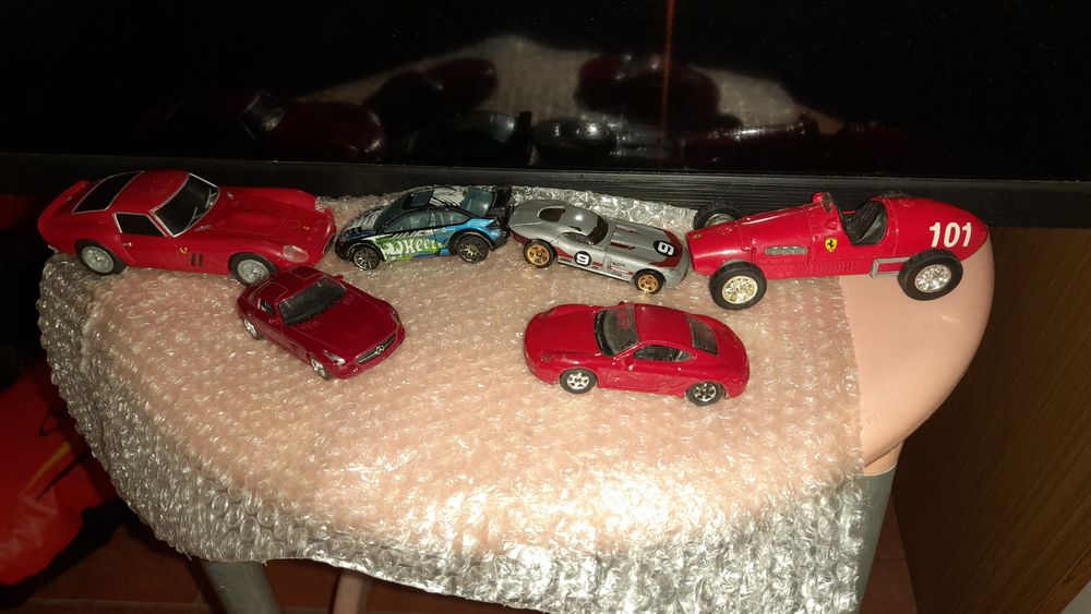 Колекция мащабни метални колички