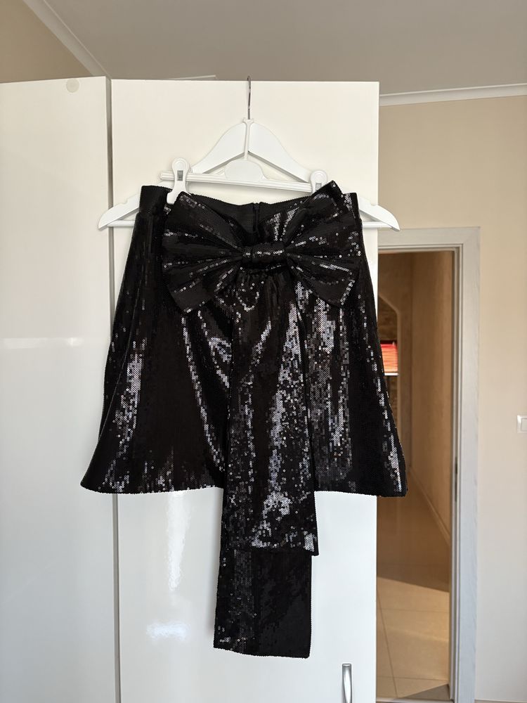 Nikole Kollection пола и тениска