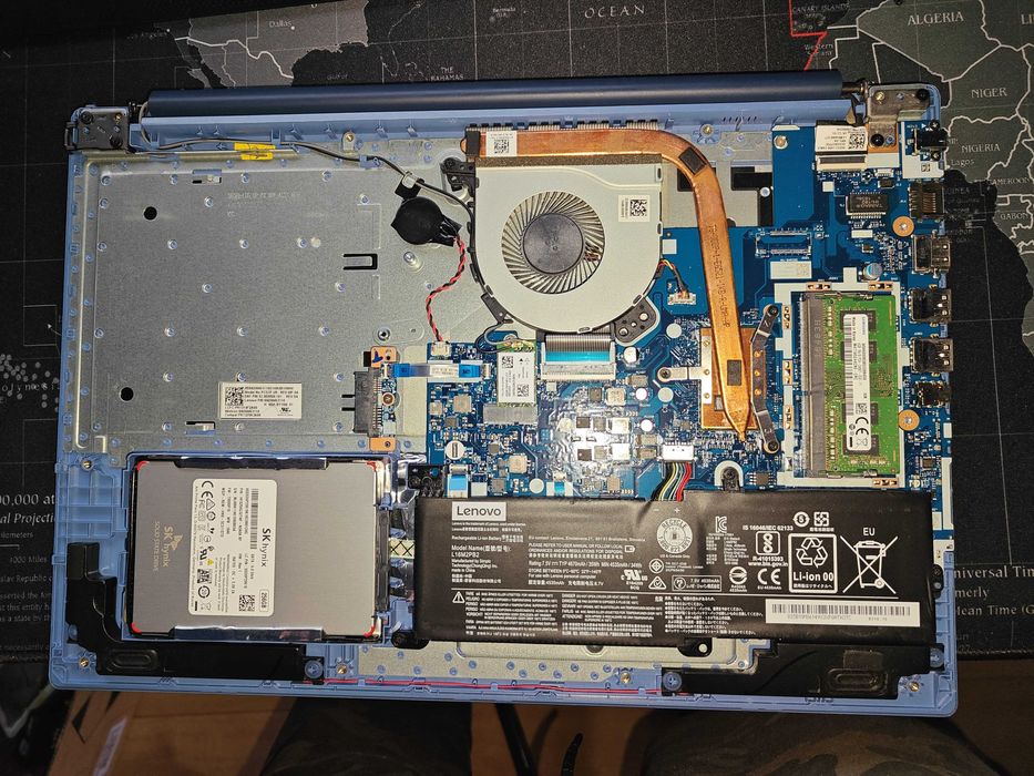 Lenovo Ideapad 330-15IKB cu I5 - 8250U, 250 GB SSD, 8 GB RAM