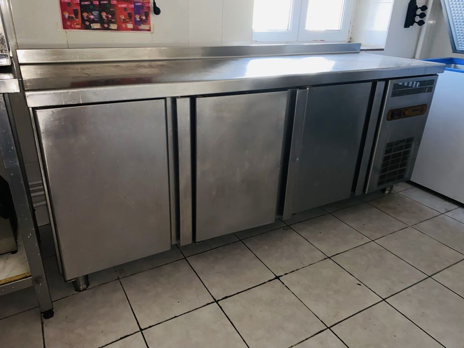 Кухонный спец холодильник