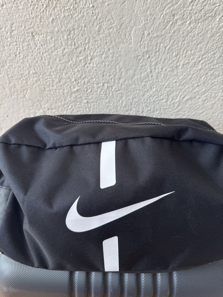 2 броя Nike Invincible Flyknit 2