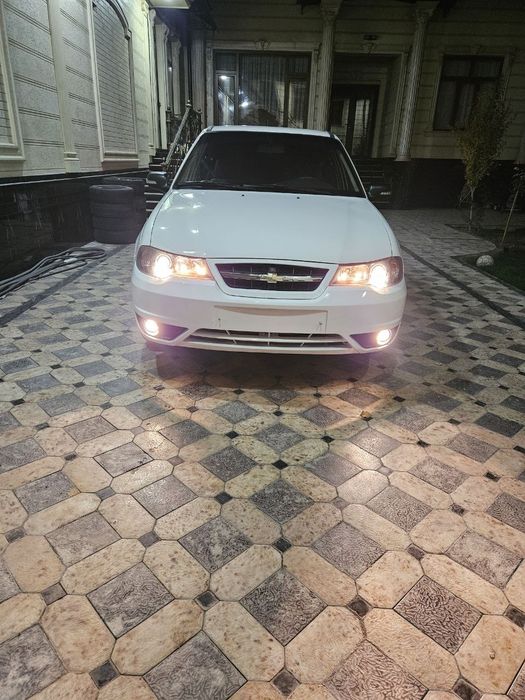 Nexia 2 sotiladi 2015 yil 1.6 mator Benzinda