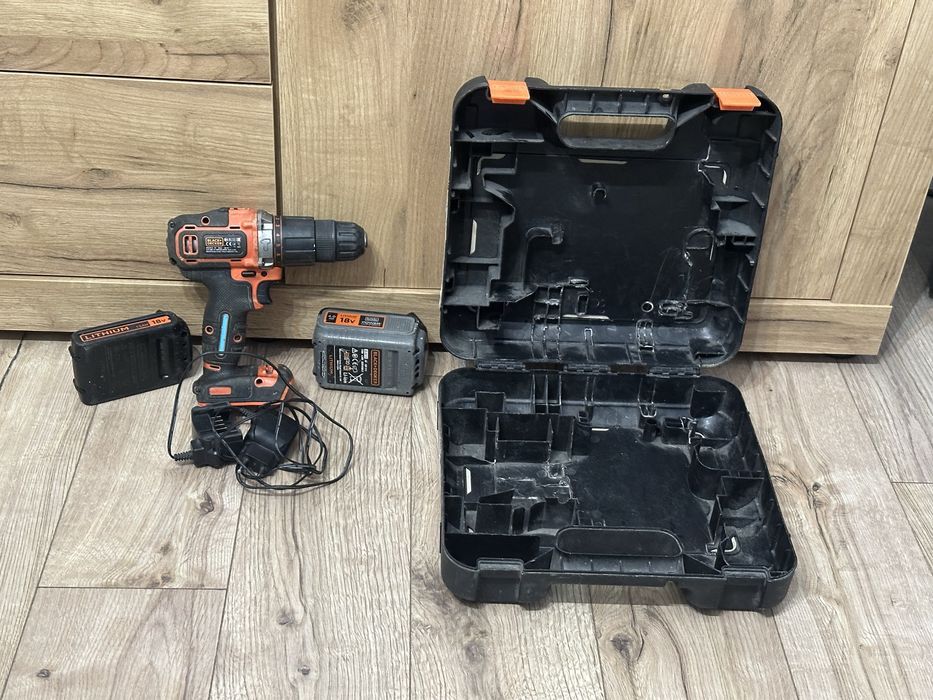 Masina de gaurit si insurubat cu percutie pe acumulator Balck&Decker