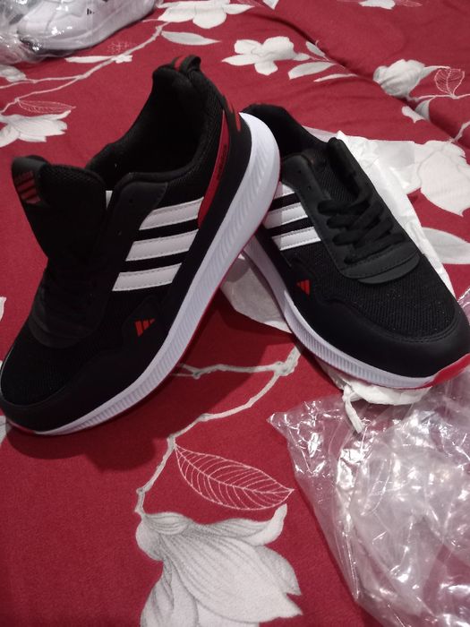 Adidași adidas noi