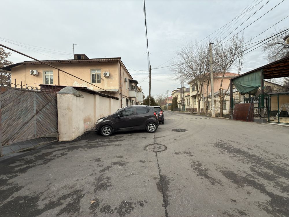 Продажа 4,5 сотки Яккасарай ул Хамида Сулейманова 1 тор за 2 этажками