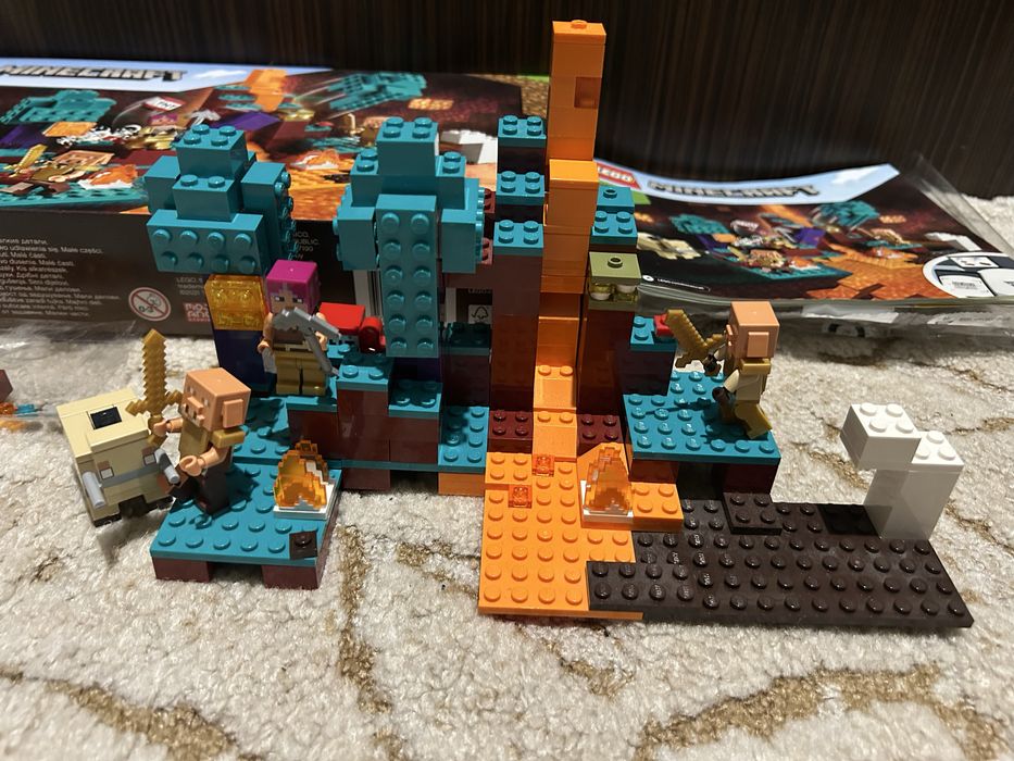 LEGO Minecraft - Padurea deformata 21168, 287 piese