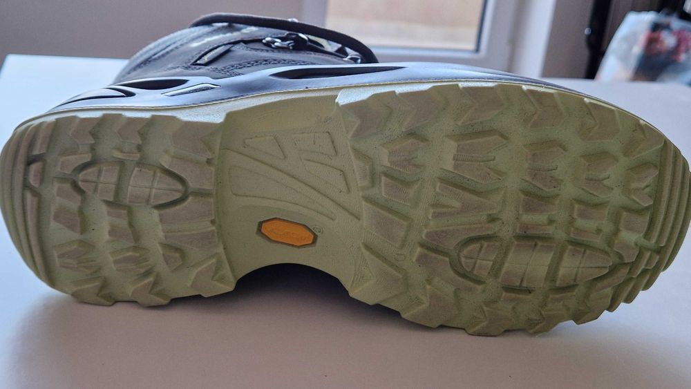 Боти Lowa goretex