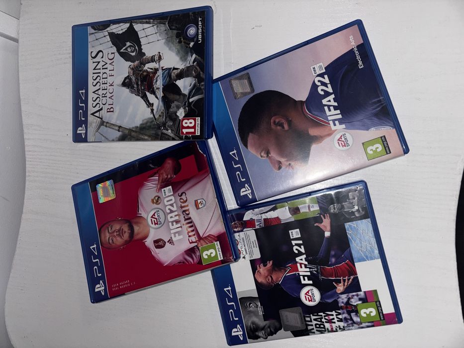 ps4 pro aproape nou + 4 jocuri
