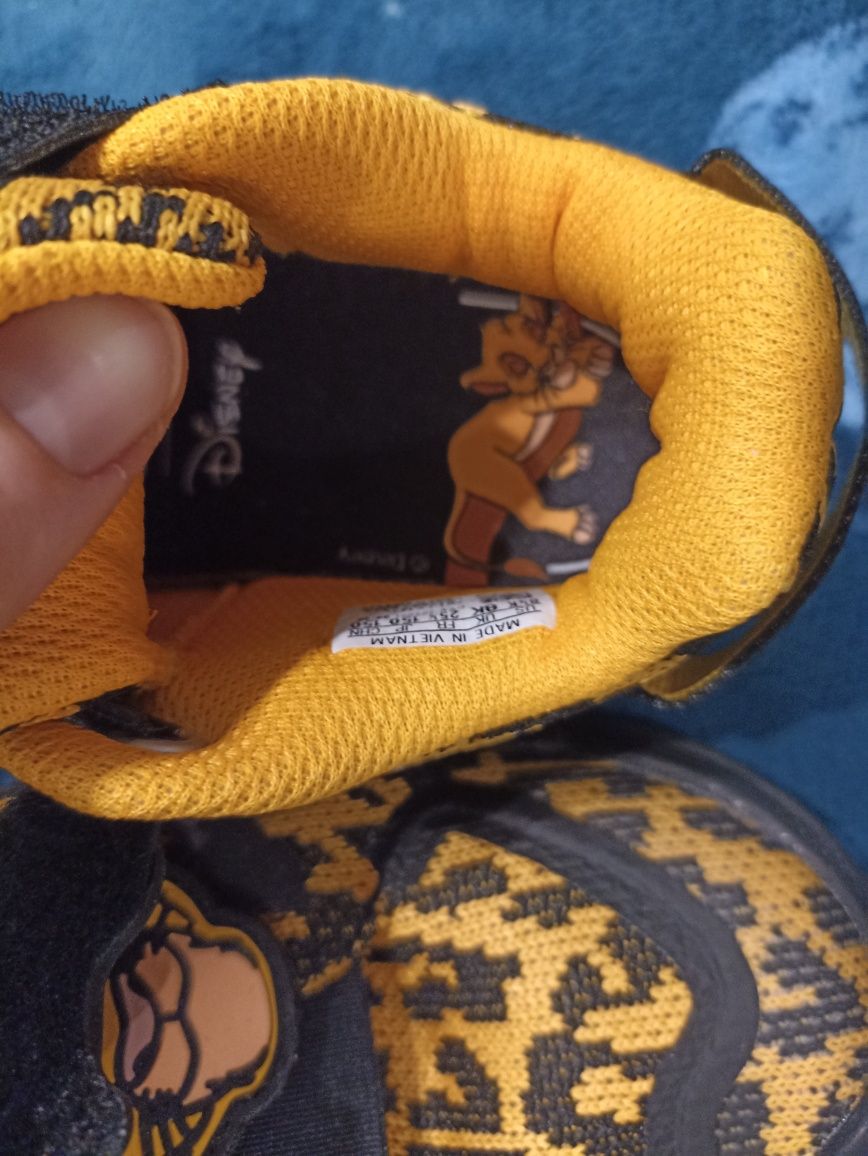 Нови маратонки Adidas Uk8