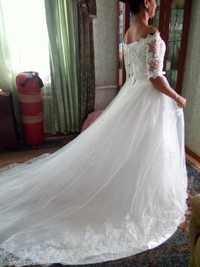 Свадебное платье идеальное состояние класика  можно и обручь  одеть