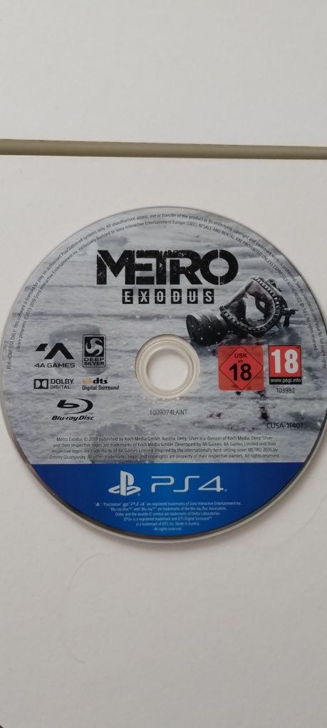 Vand 2 jocuri ps4 fara carcasa