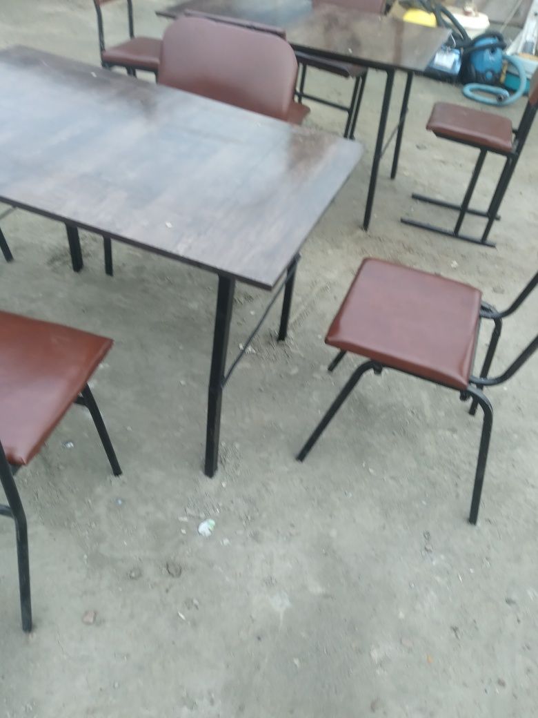 Продаётся столи с стулями
