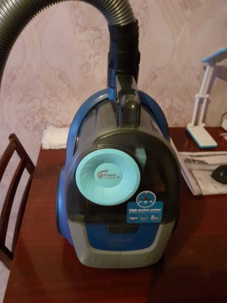 Пылесос Philips powerPro Cyclone 4