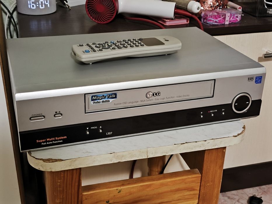 Видеомагнитофон LG