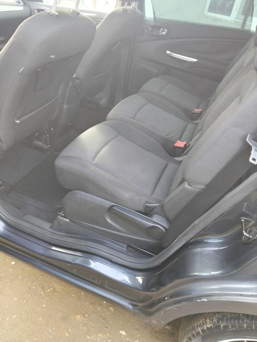 Vând Ford Galaxy s max