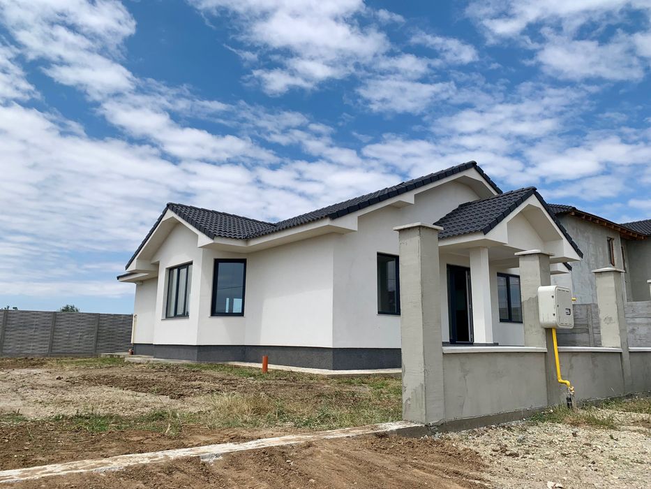 Casă spațioasă cu 4 camere, într-o zona cu acces rapid din oras.