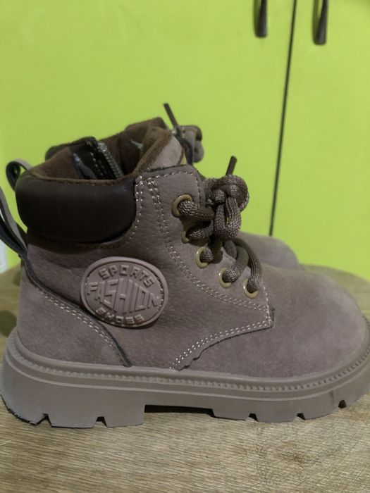 Срочно продам ботинку