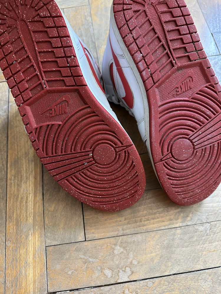 Nike Jordan 1 Mid - Бяло/червено