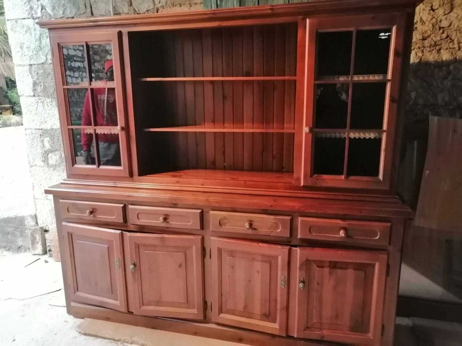 Vitrine din Lemn Masiv Diverse Modele si Marimi