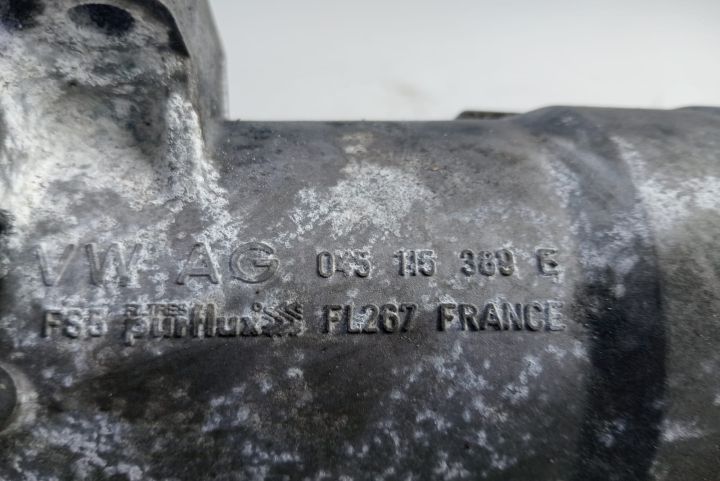 Carcasa  filtru ulei cu termoflot 045115380E Seat Altea prima generat