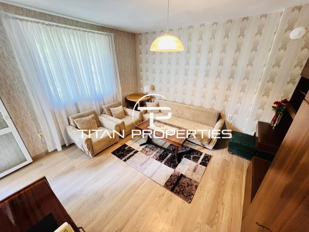 Дава се под наем Тристаен апартамент в Бургас, Център - 80 кв.м за 433.5 € - Снимка #1