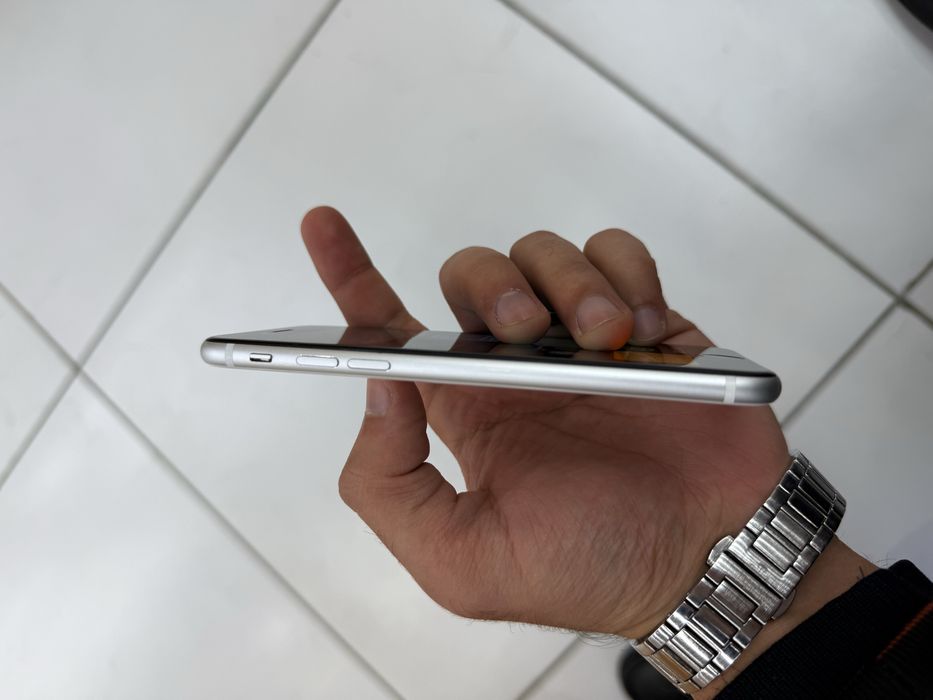 Iphone se 2 holati ideal aybi yuq