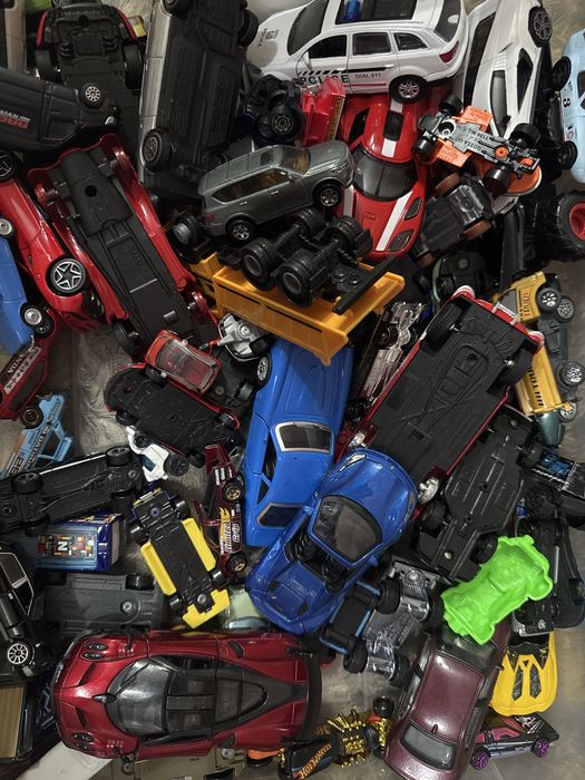 Лот комплект от големи и малки метални колички hot wheels welly