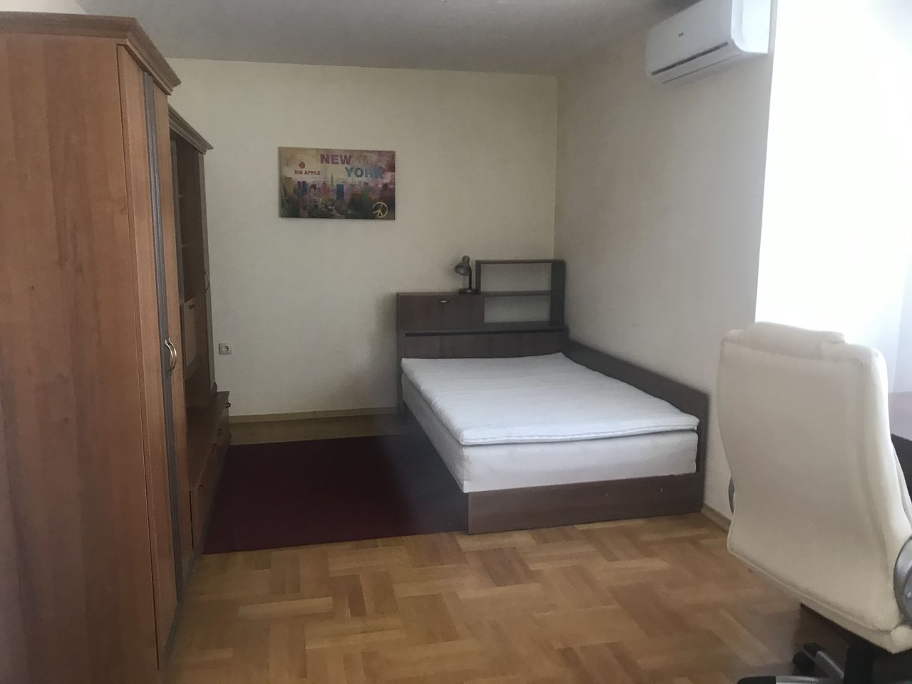 Дава се под наем Тристаен апартамент в Варна, Червен площад - 115 кв.м за 816 € - Снимка #12