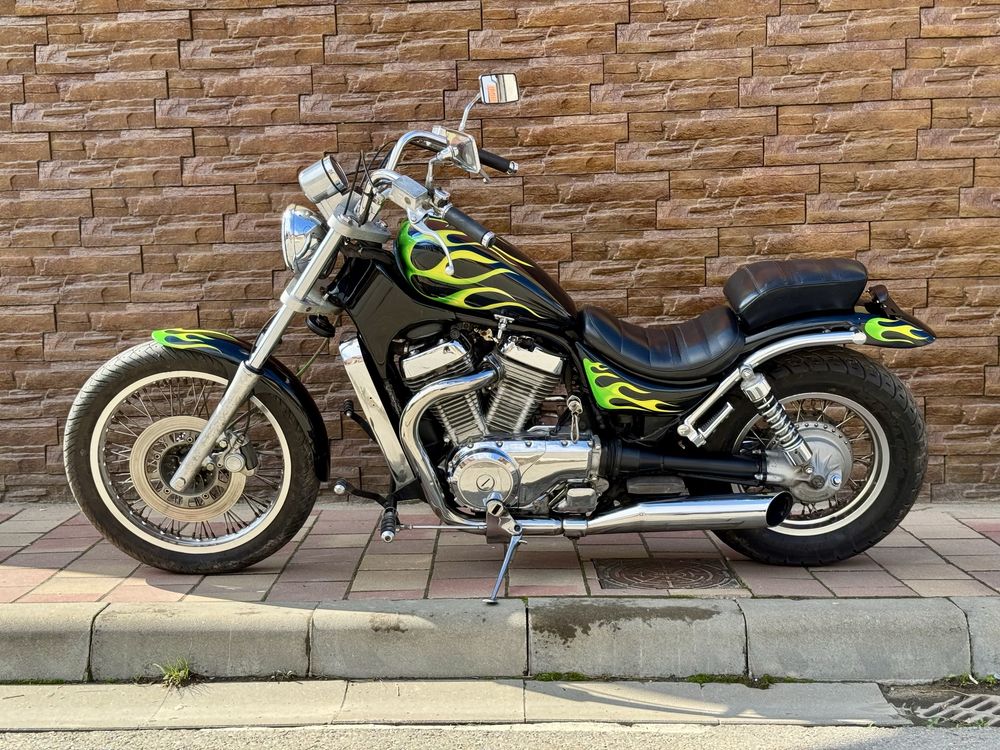 Suzuki Intruder VS700