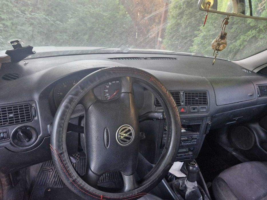 Vand Golf 4, anul 2002
