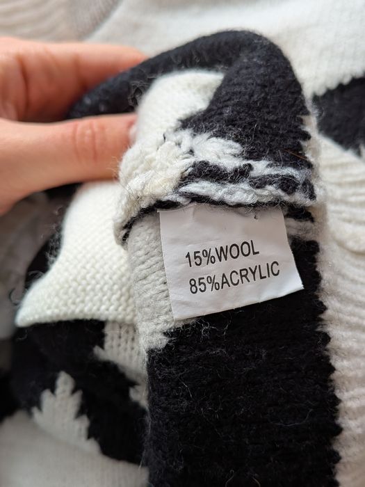 Вълнен суичър със звезди