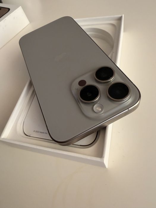 Iphone 15 pro natural titanium