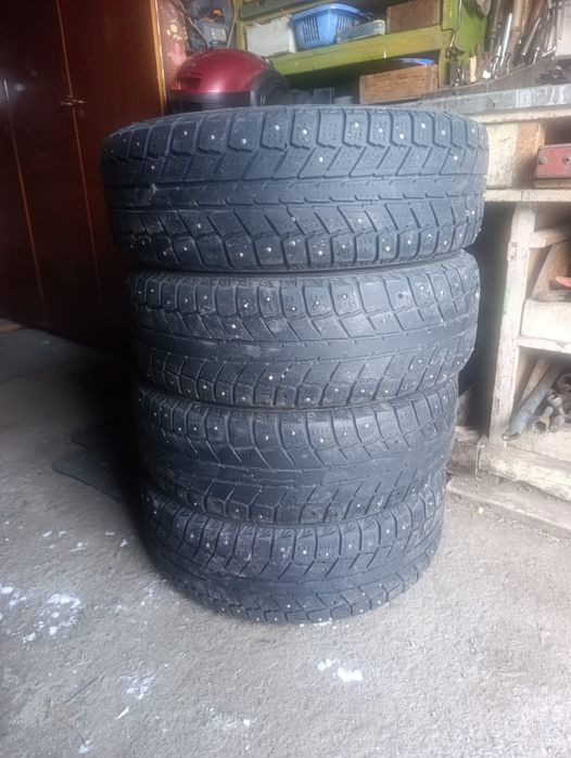 Шины шипованые б/у 4шт