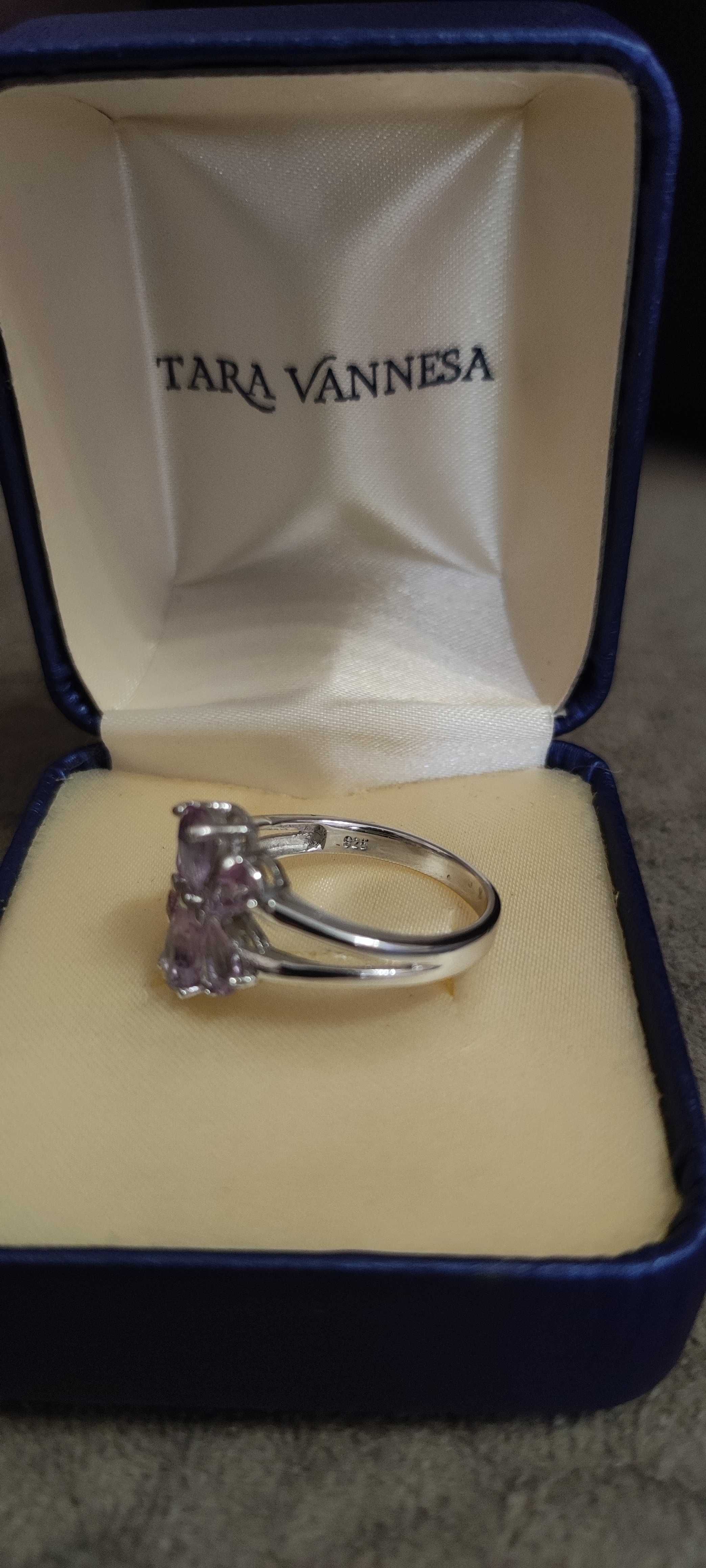 Уникално красив сребърен пръстен с естествени Аметисти, проба 925