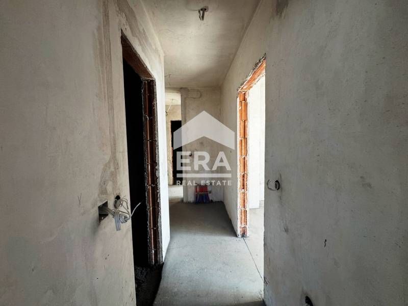 Продава се Тристаен апартамент в Русе, Цветница - 117 кв.м за 1547 €/кв.м - Снимка #8