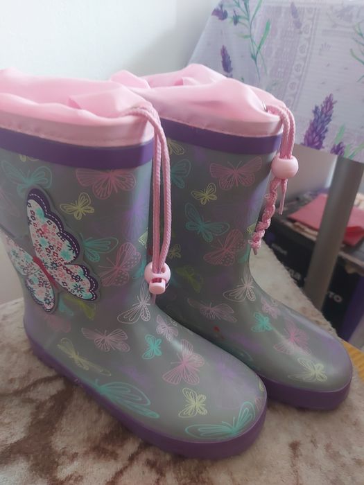 Продам детскую обувь