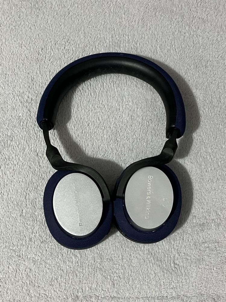 Casti Bowers & Wilkins PX5 (o casca defecta)