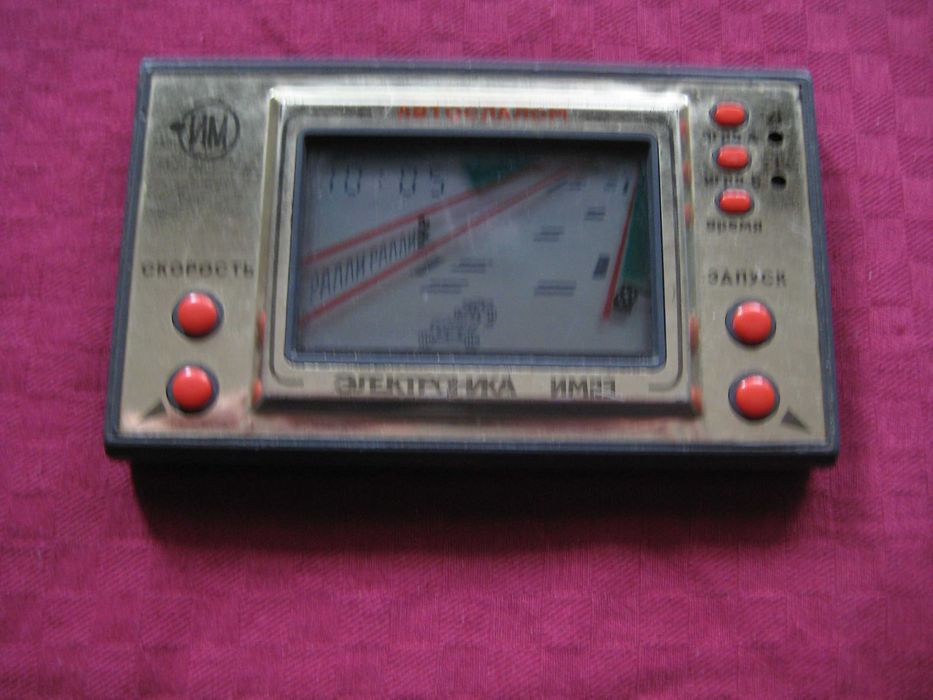Продавам руска електронна ретро игра автослалом електроника ИМ23 1992г