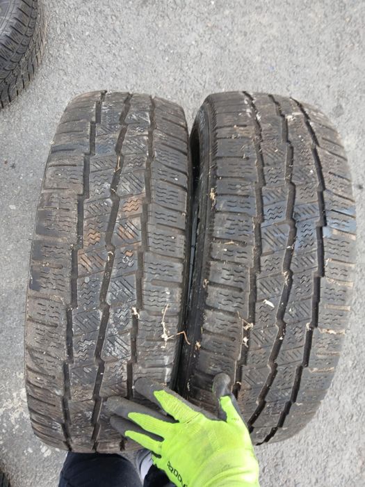 Vand 2 anvelpoe  Michelin 215 60 17C M+S