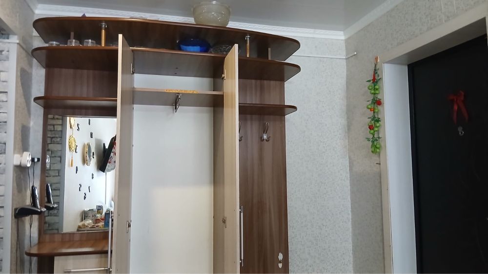 Прихожая б/у, В хорошем состоянии.