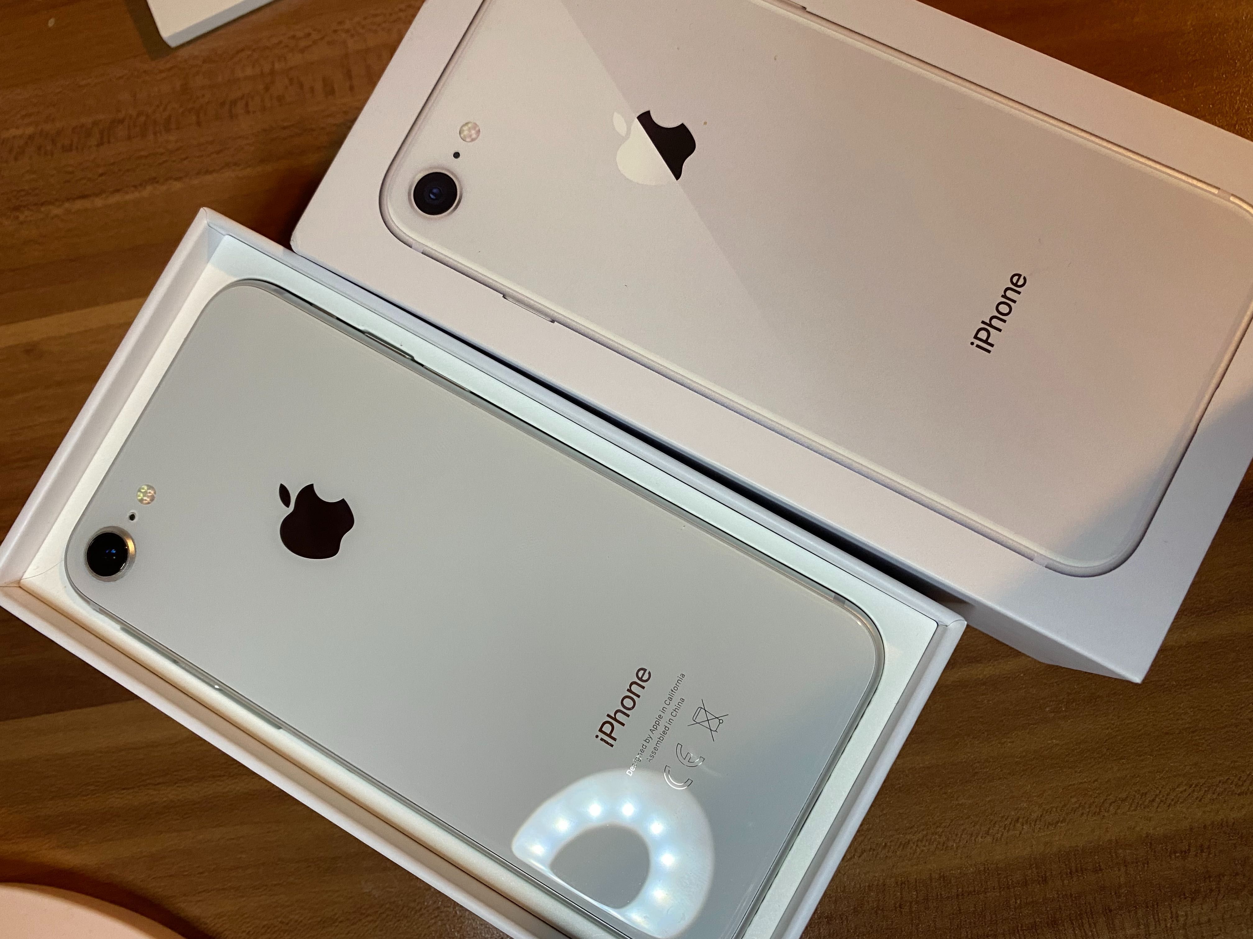 iPhone 8 silver 64Gb