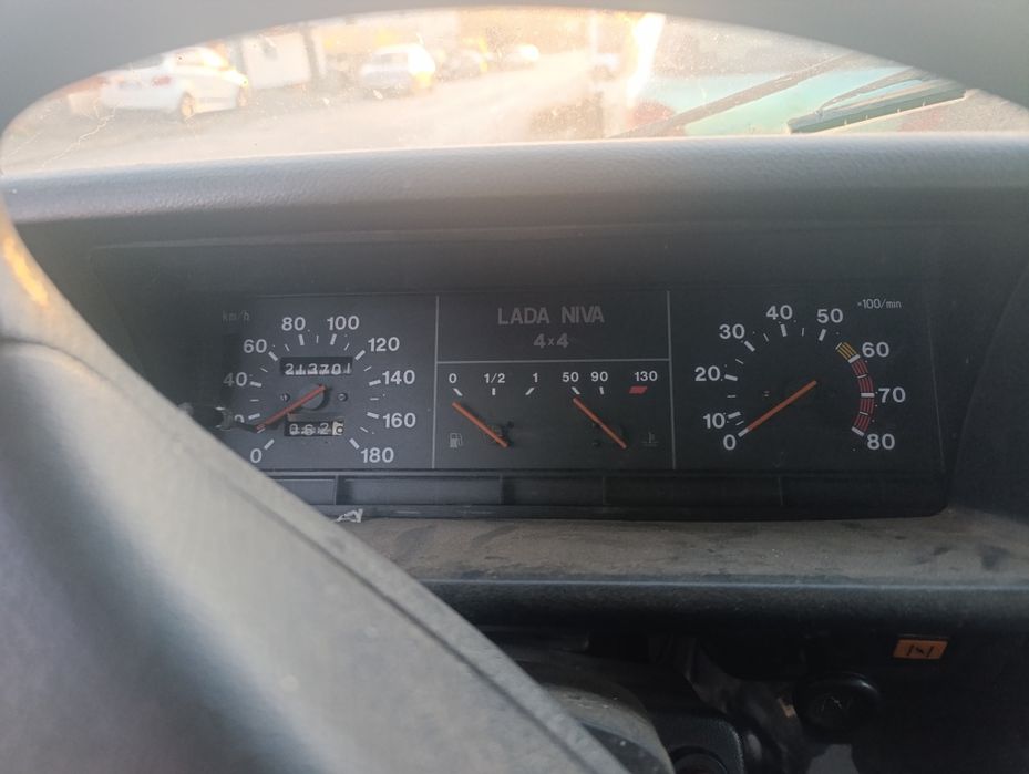 Продавам Lada Niva