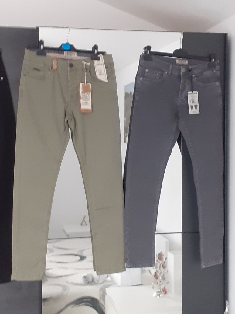 De vanzare pantaloni adolescenti marca Alcott