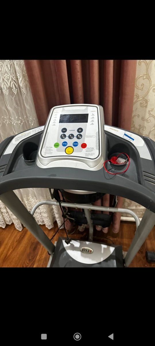Продаётся электрическая беговая дорожка Life Top с вибро массажёрем